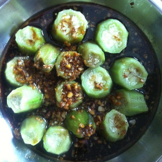 只需要五分钟就可以的美味蒜蓉蒸丝瓜