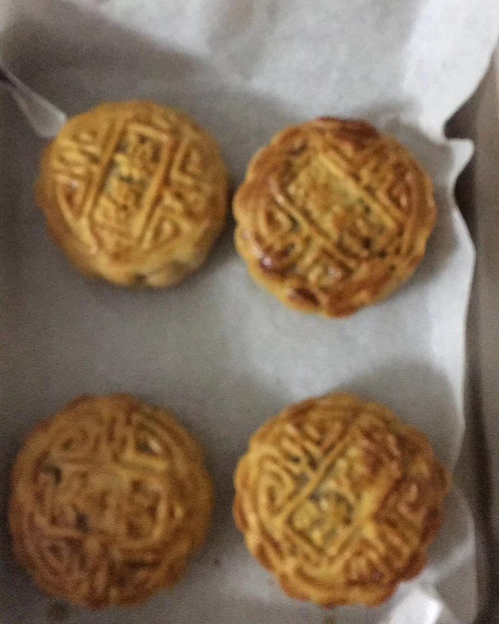广式月饼－－蛋黄豆沙月饼