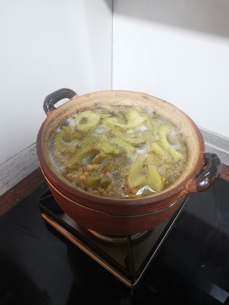 潮汕咸菜の苦瓜排骨汤