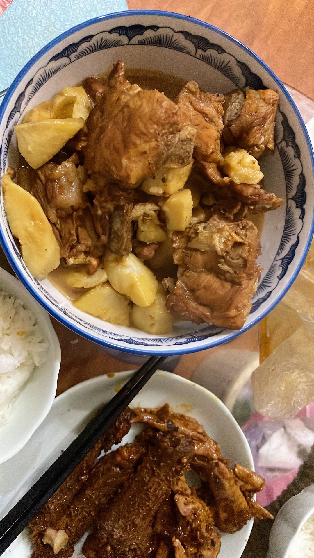 姐姐妹妹の红烧猪猪骨撞芋头～芋头红烧猪大排