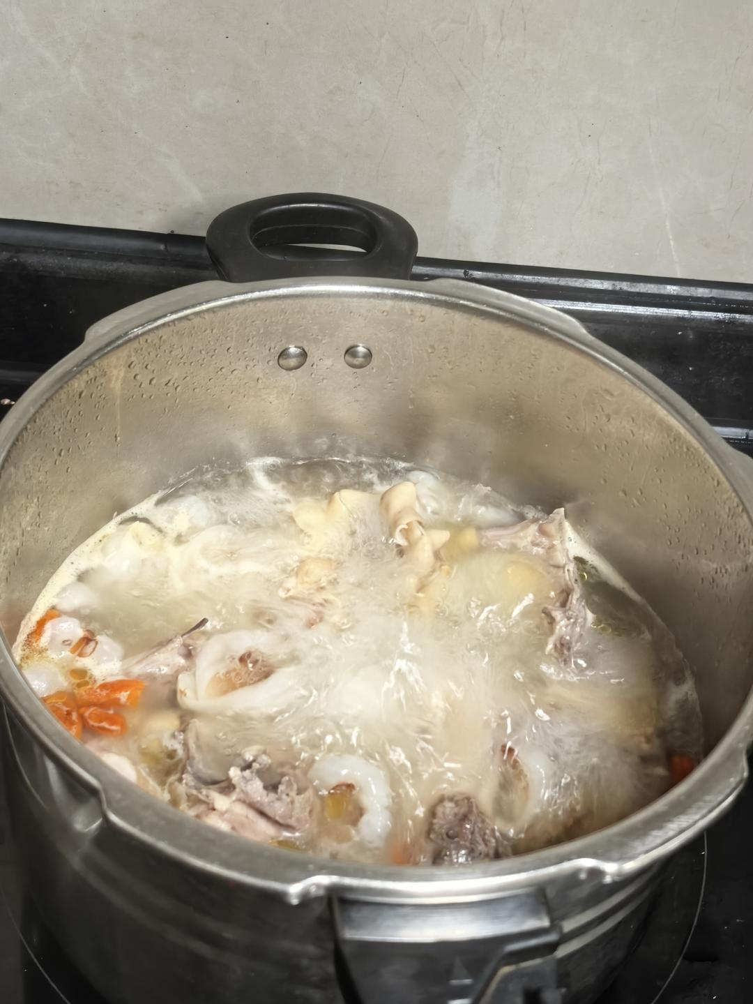 增城荔枝煲鸡汤（广东家婆教程！超鲜 不会太甜）