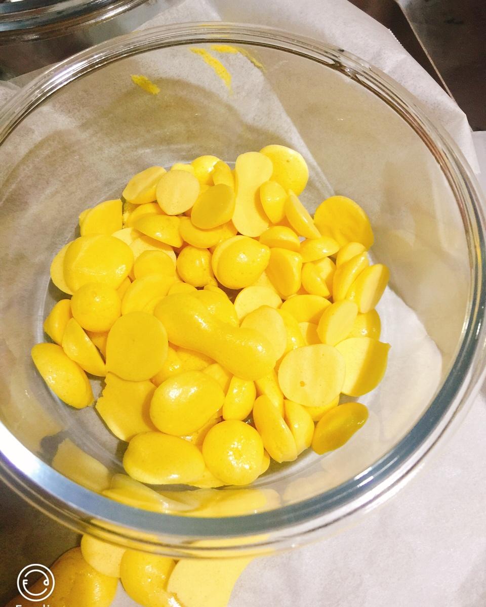 入口即化的无添加蛋黄溶豆