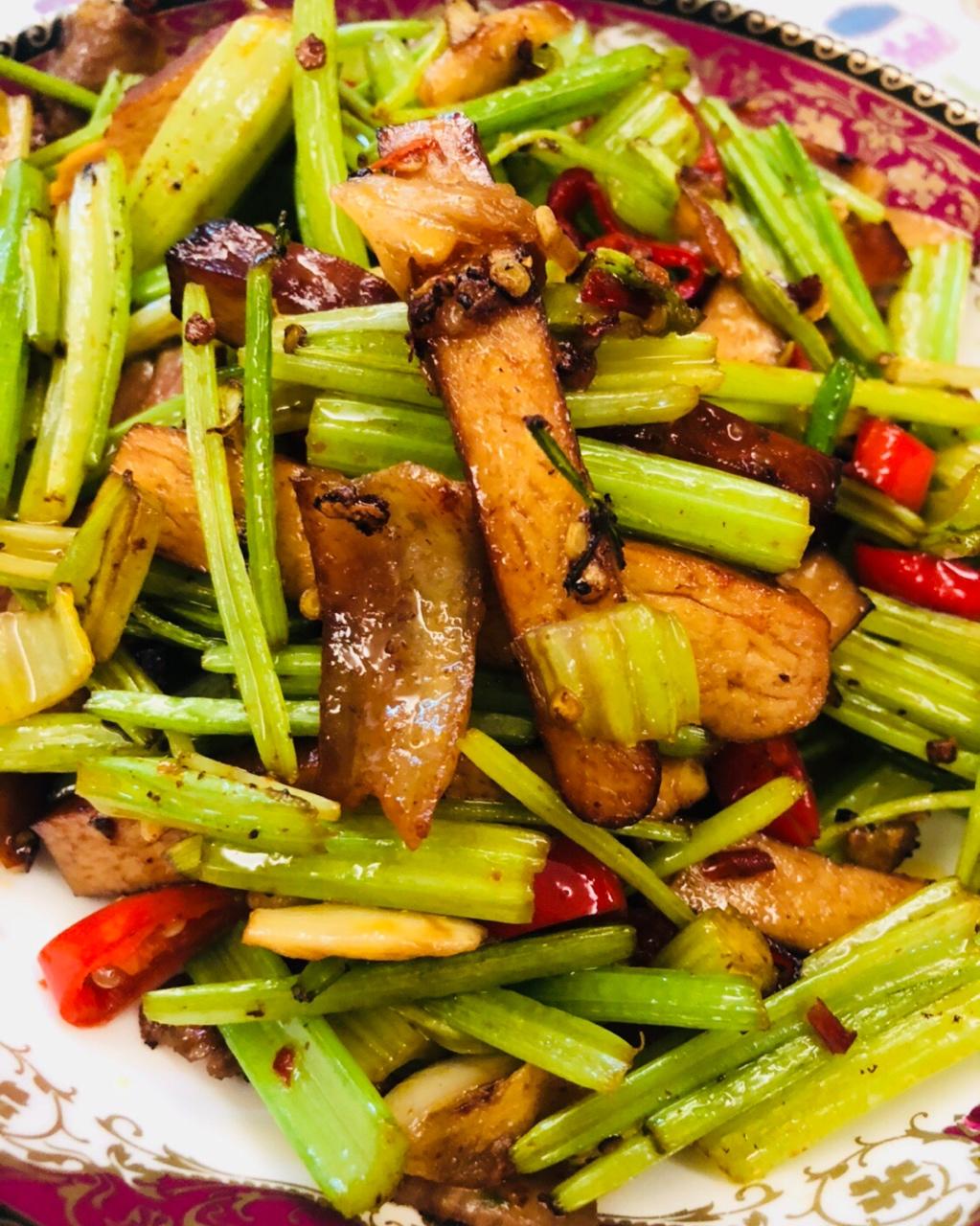 熏干腊肉炒香芹【食材包操作说明】