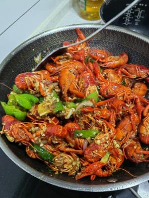 蚌埠家常烧虾 油爆 蒜蓉 豆豉 红烧的做法 步骤7