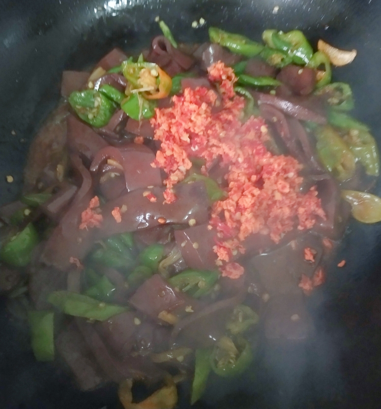 补血菜——猪血炒辣椒的做法 步骤5