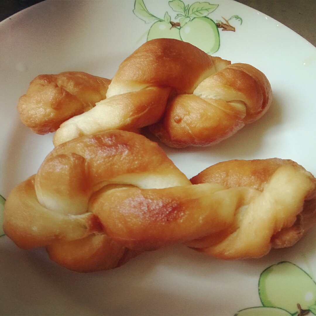 鲜奶软麻花