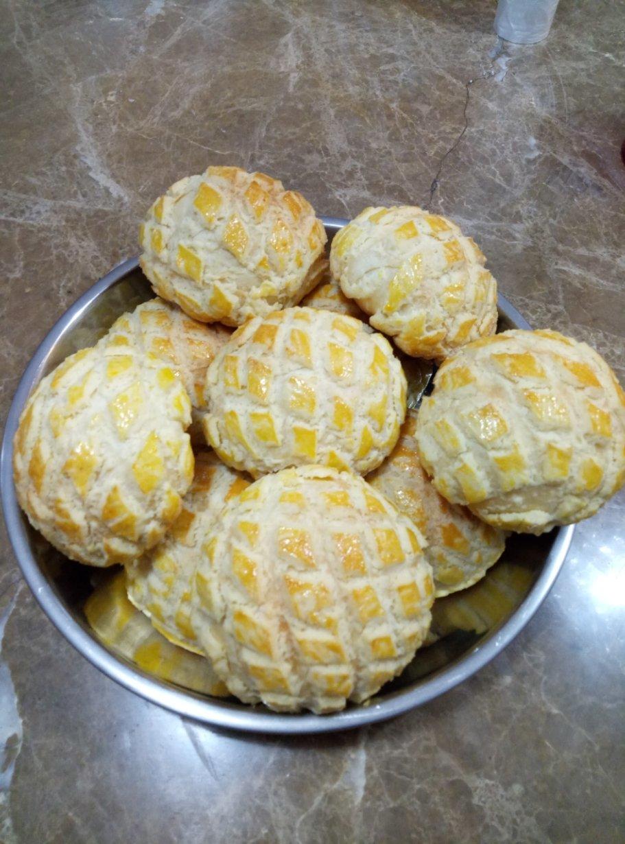 好吃到炸裂的港式菠萝包（附带制作酥皮的小视频）