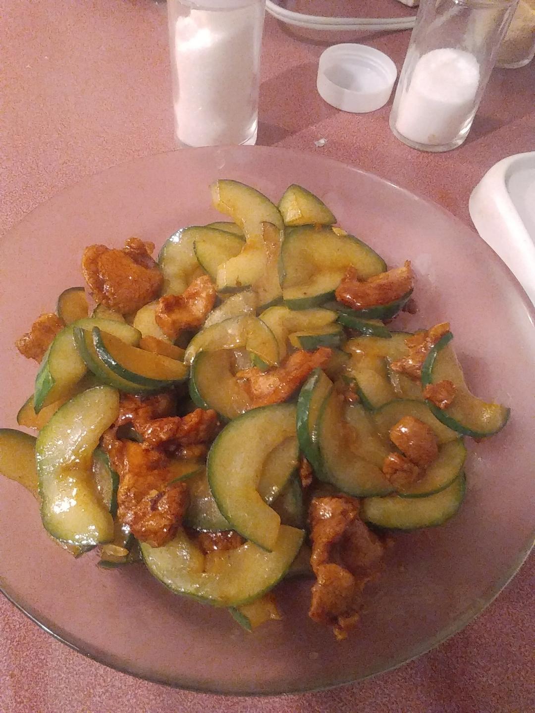 黄瓜炒肉片
