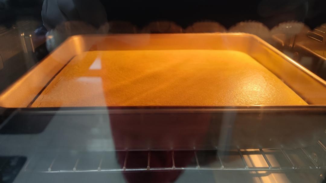 超详细的瑞士卷奶油蛋糕卷原味蛋糕卷的制作方法 饱满不掉皮不开裂（附模具换算方法）