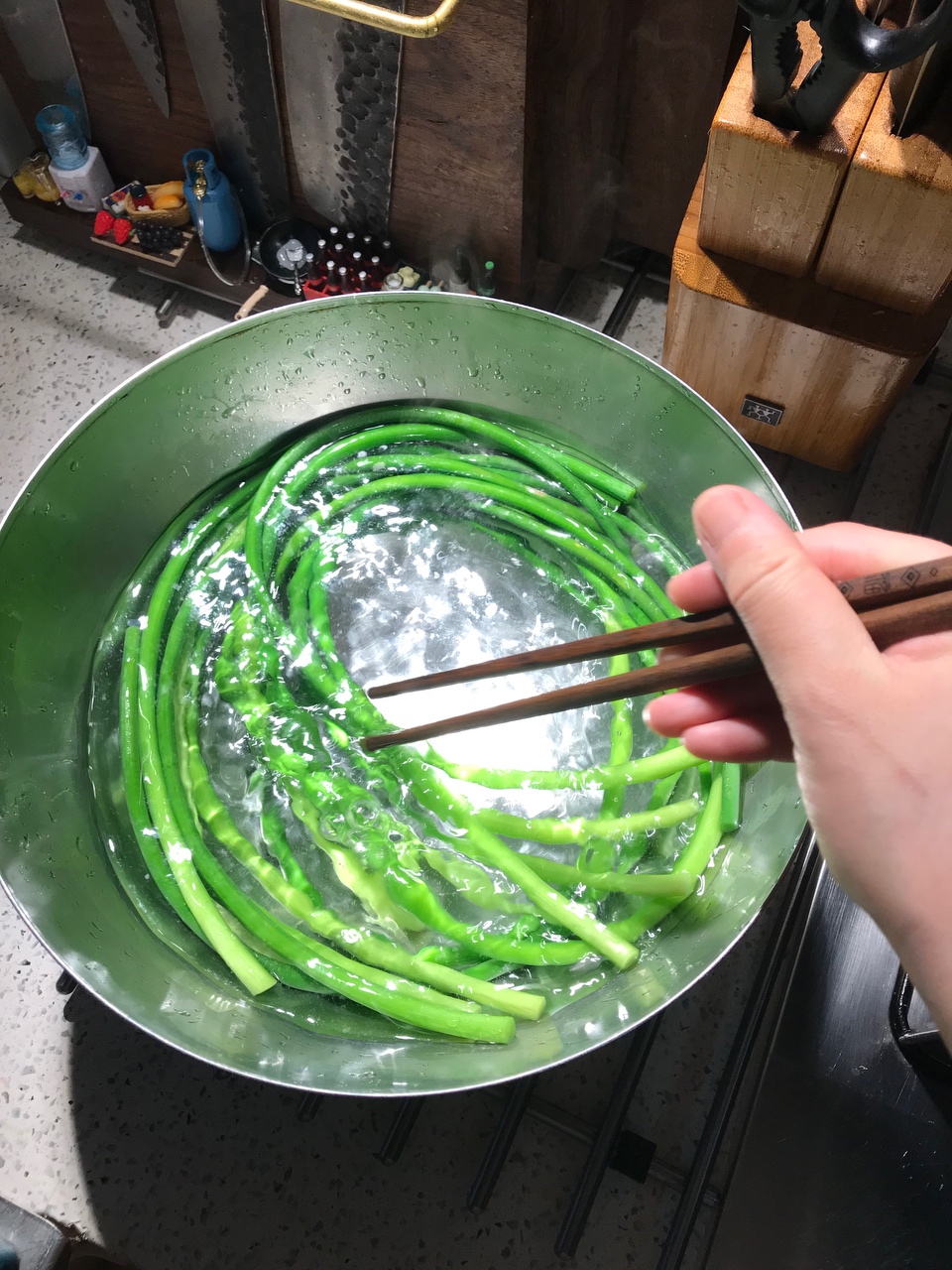 凉拌蒜苔的做法 步骤4