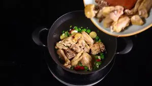 豆黄金豆厨房丨鲜腐竹焖鸡做法，一般人我不告诉TA！的做法 步骤9
