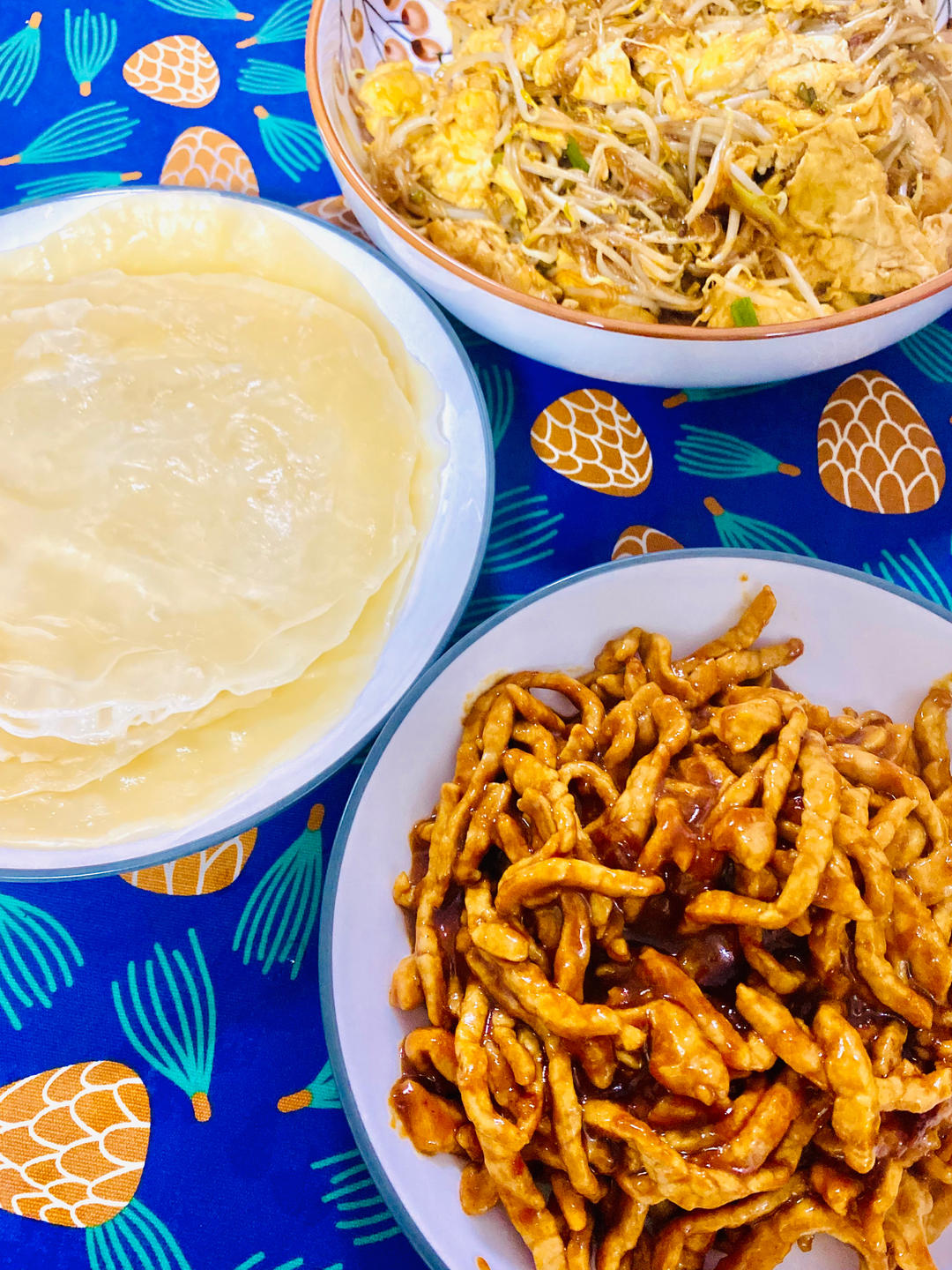 👩‍🍳春饼～薄如纸🌱             京酱牛肉🐂丝➕🈴️菜