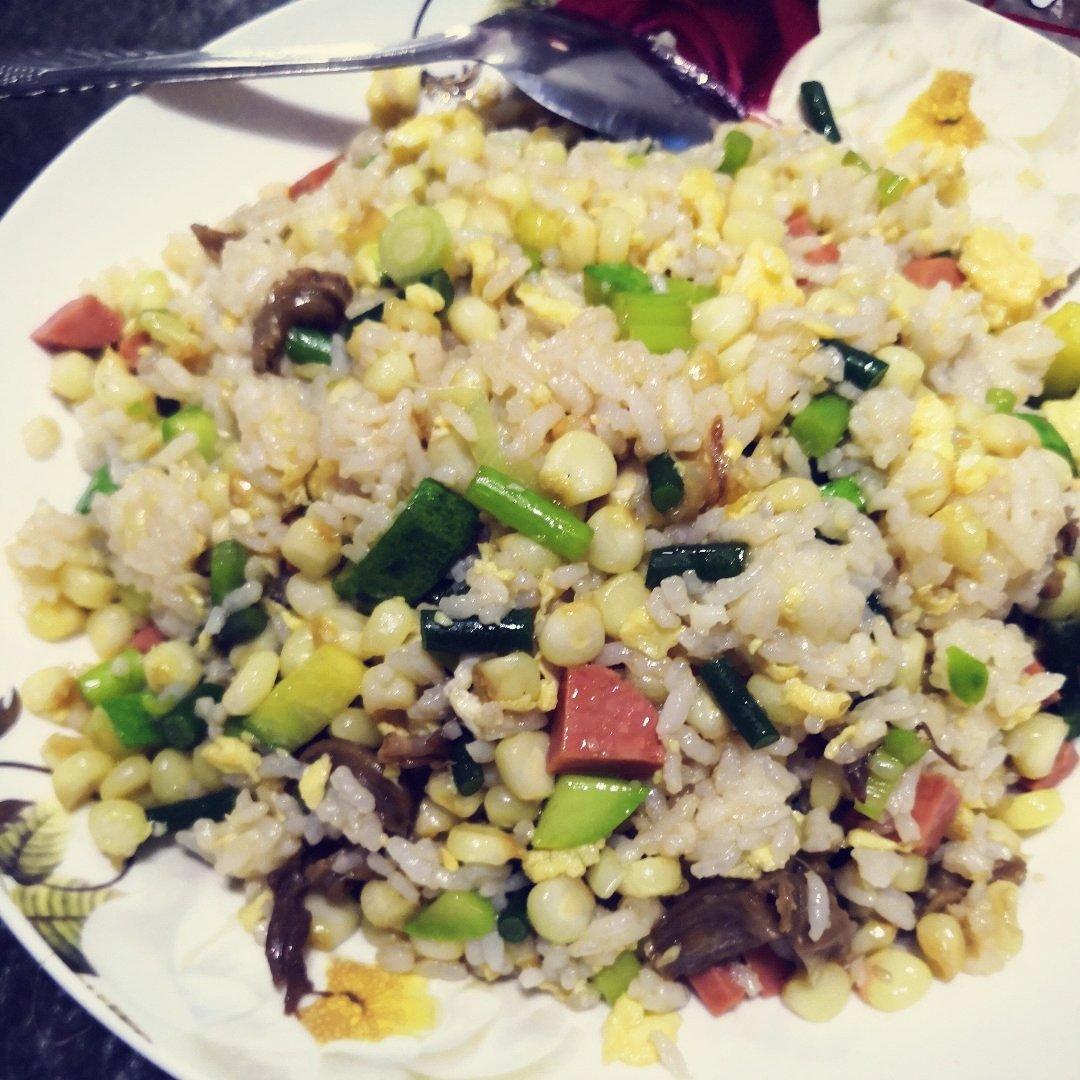 时蔬鸡蛋炒饭（简单快手，宝宝爱吃）