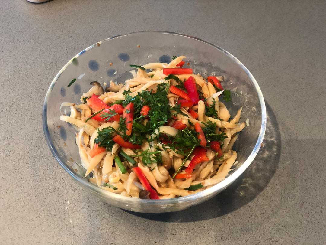 比肉还好吃的【手撕凉拌杏鲍菇】，上桌扫光光