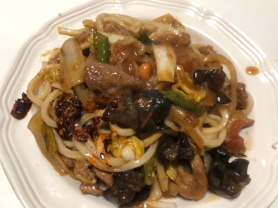 新疆过油肉拌面