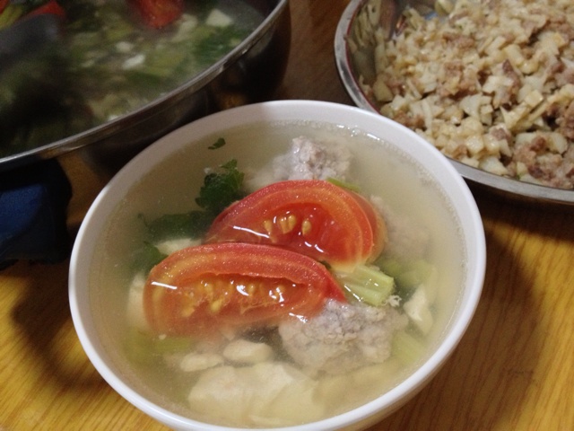 芹菜豆腐肉圆汤