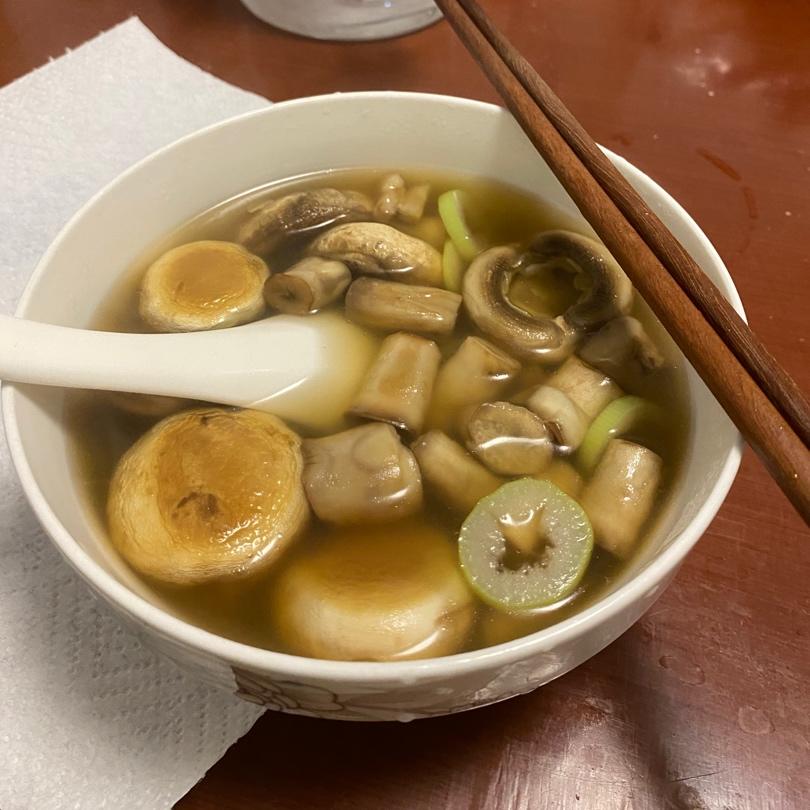 鲜掉眉毛口蘑汤