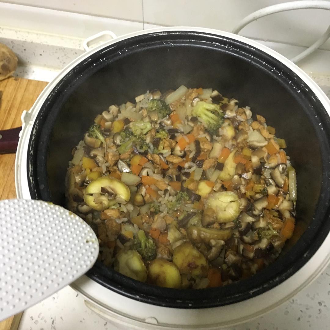 【香菇鸡肉焖饭】