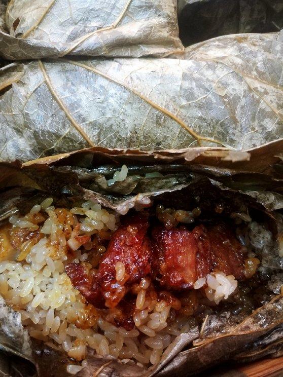 荷香糯米排骨卷 Pork Ribs Wrapped in Water Lily Leaf