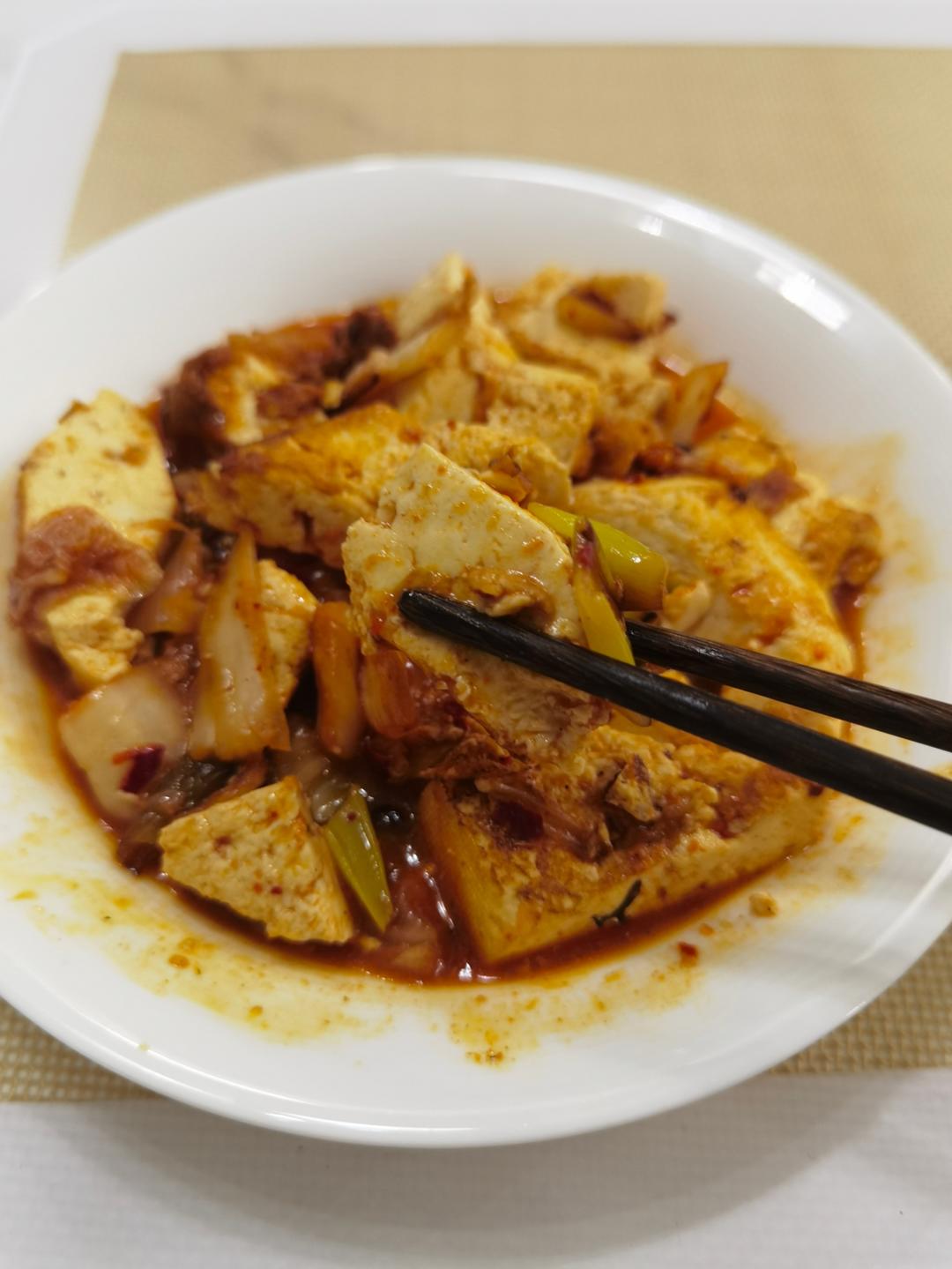 辣白菜炒豆腐，简单快手