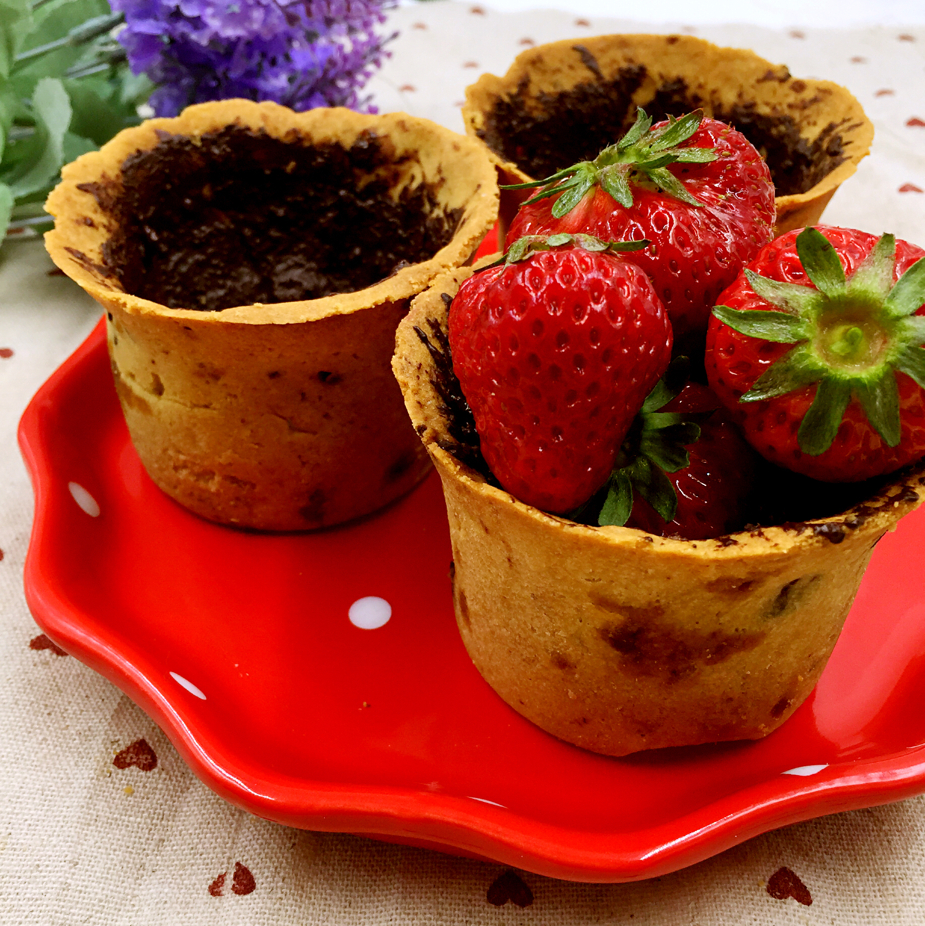 【视频食谱】巧克力燕麦曲奇杯