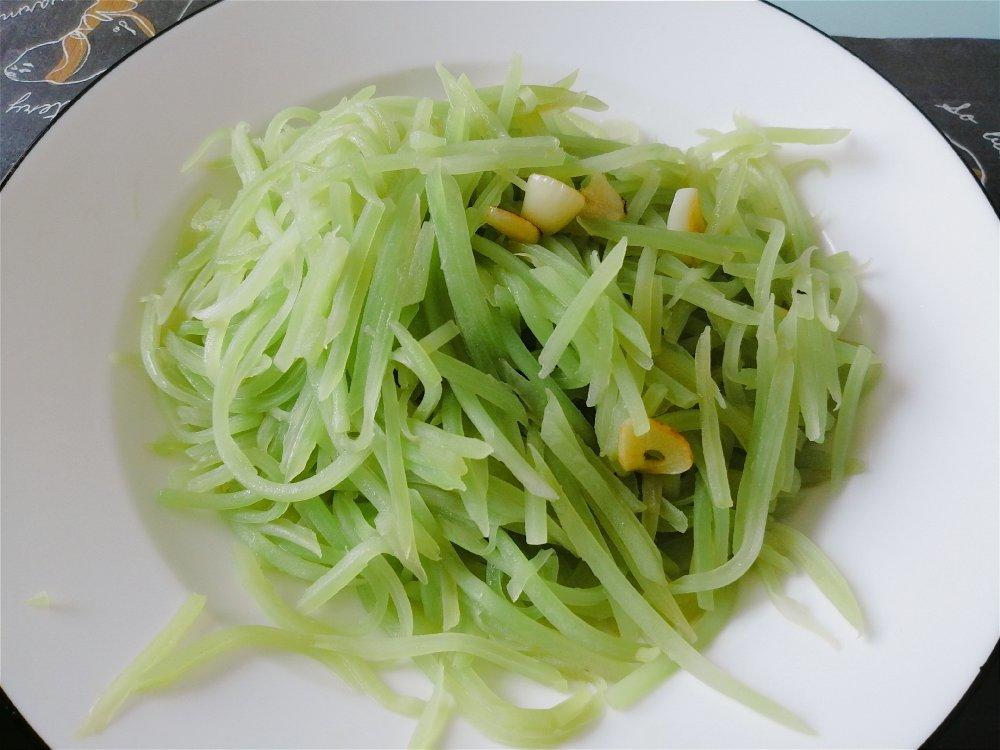 清炒莴笋丝