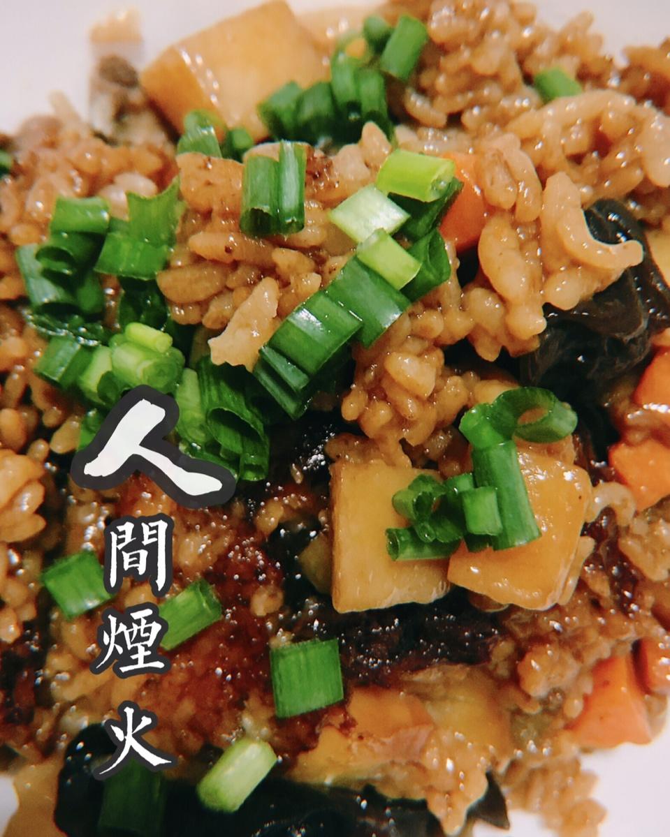 排骨腊肠香菇土豆胡萝卜闷饭电饭锅版