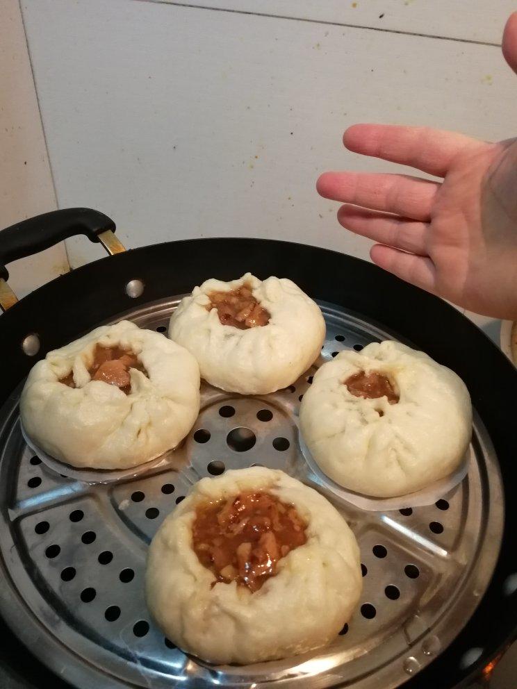 云朵般松软爆浆蜜汁叉烧包