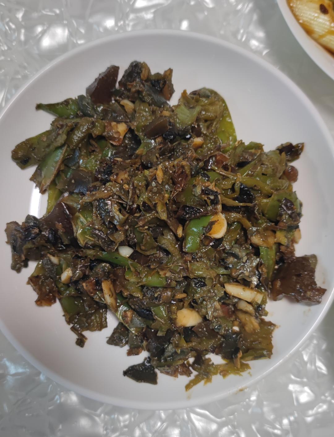 每个人都可以下三碗饭的辣椒擂皮蛋