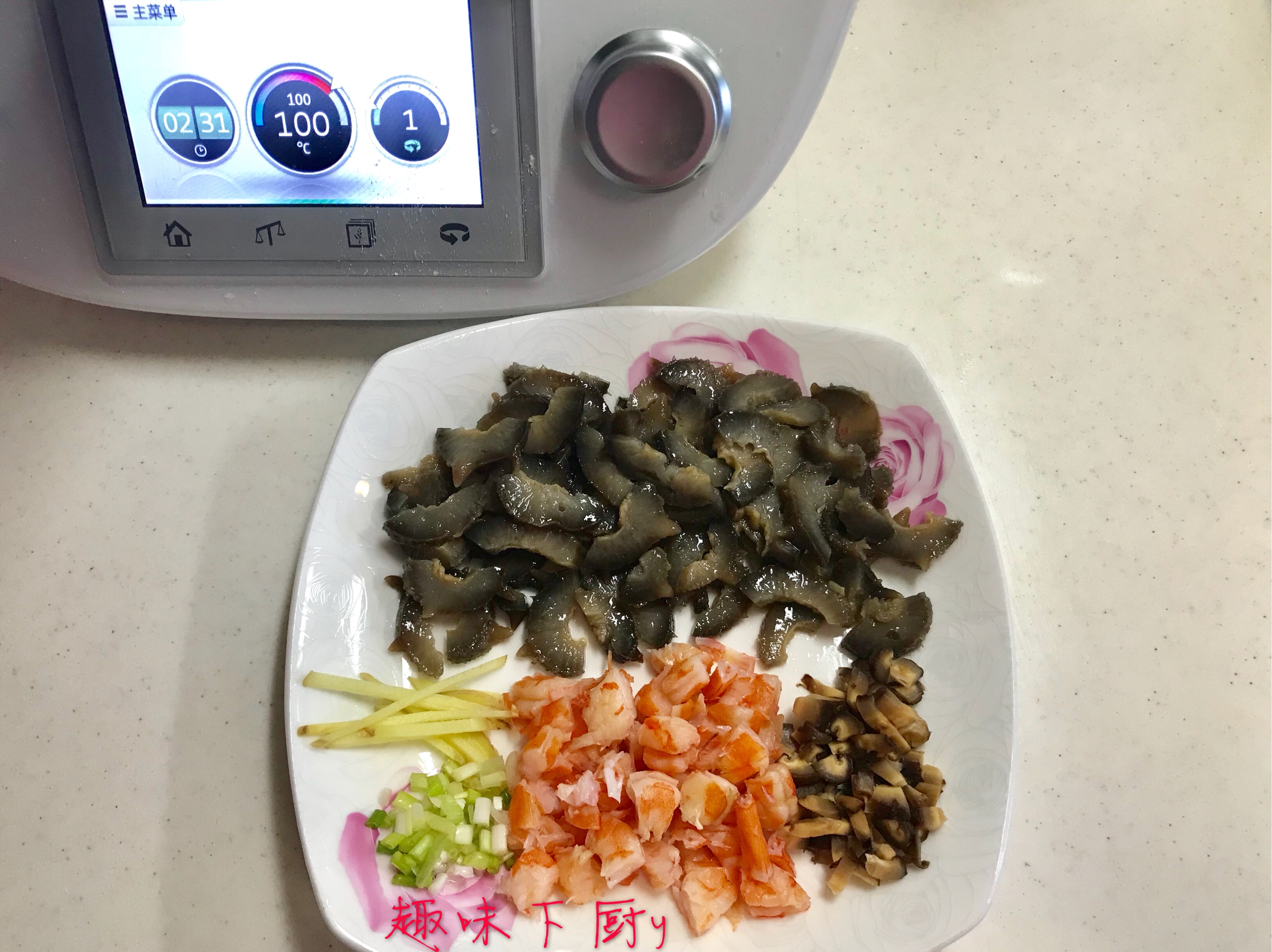 海参小米海鲜粥的做法 步骤2