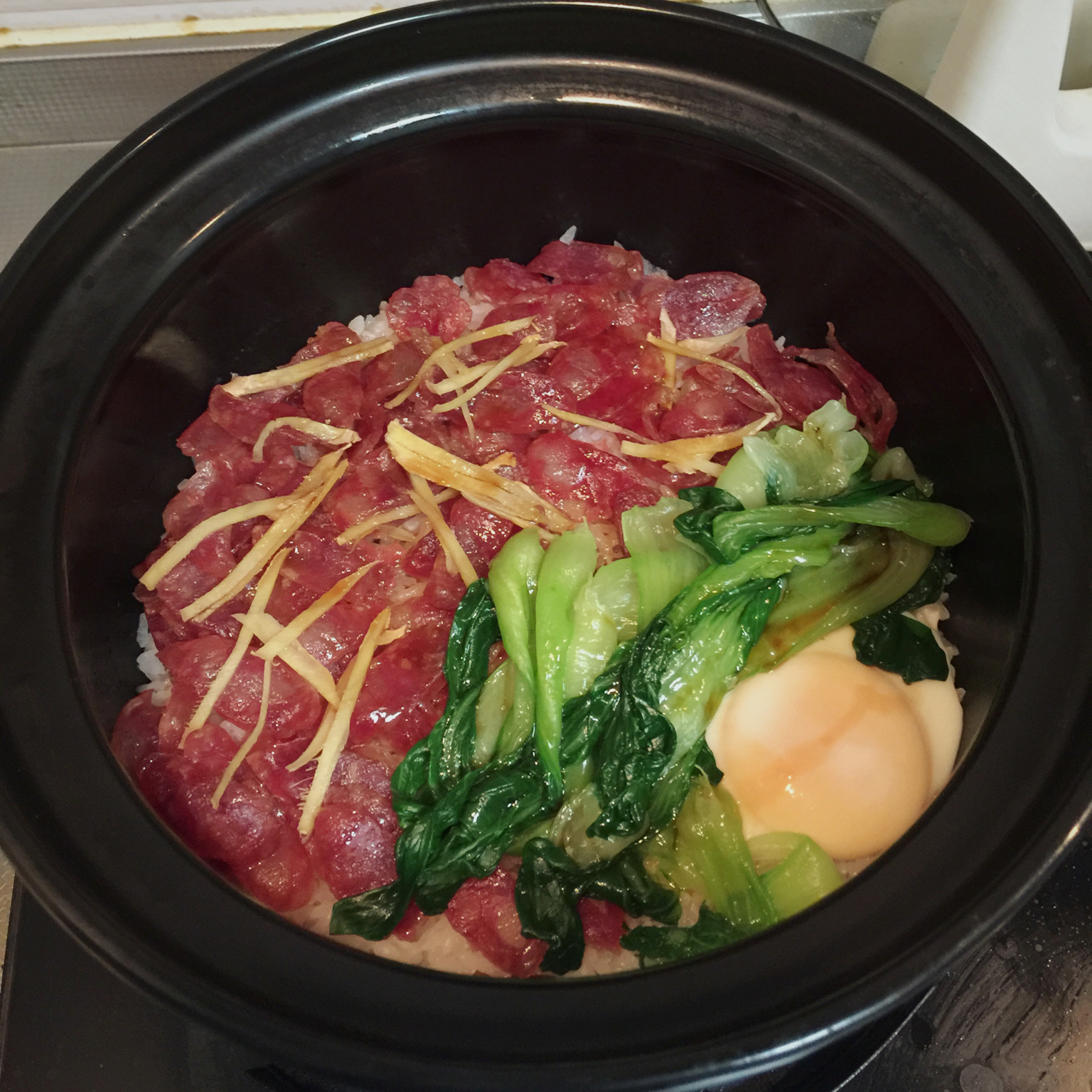 广式腊味煲仔饭