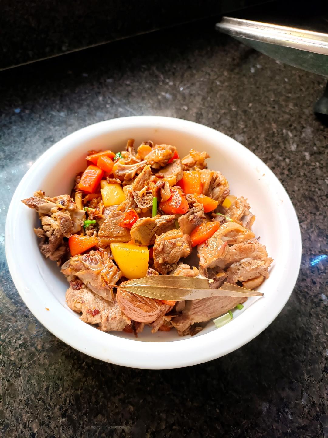 这样做，土豆比肉还好吃，土豆鸭肉煲，下饭神器