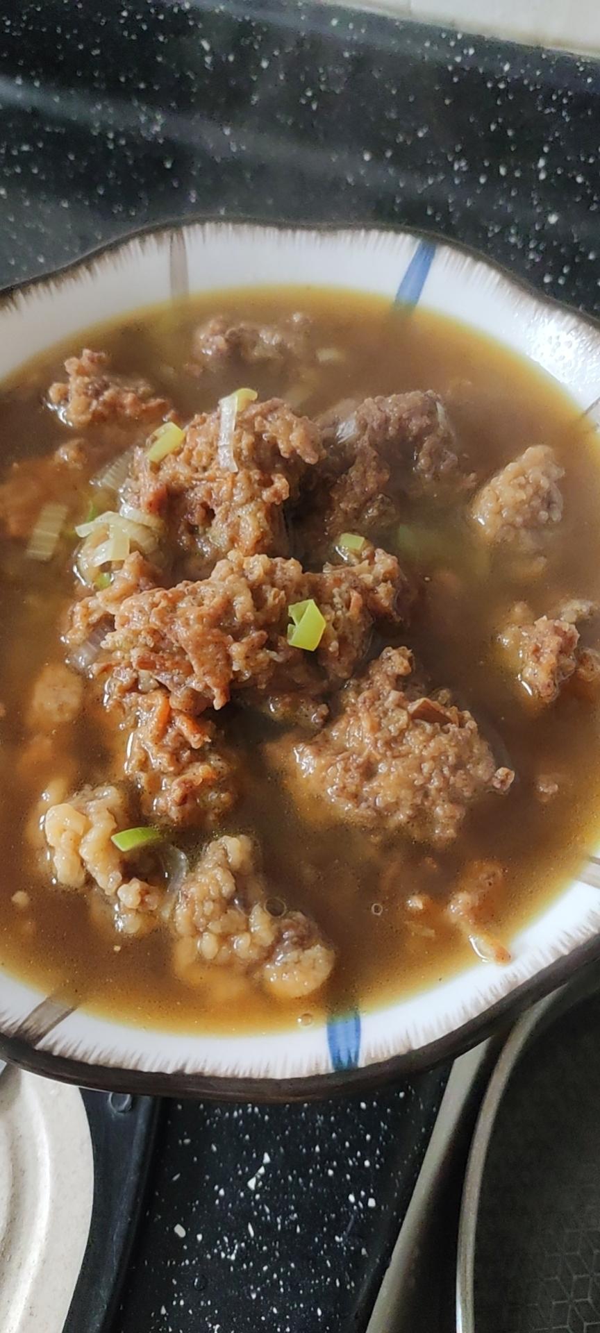 念念不忘的炸丸子汤，看过之后就会觉得超级简单，一口一个小肉丸