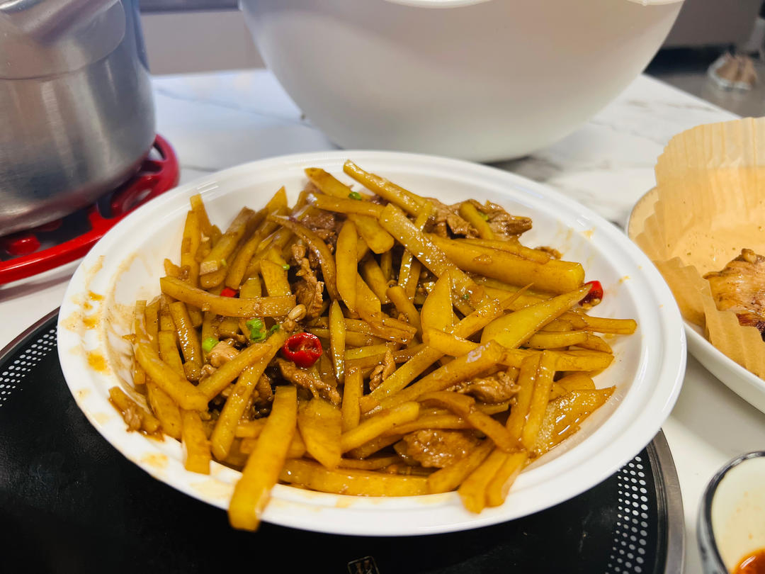 超级下饭，永远吃不腻的土豆丝炒肉