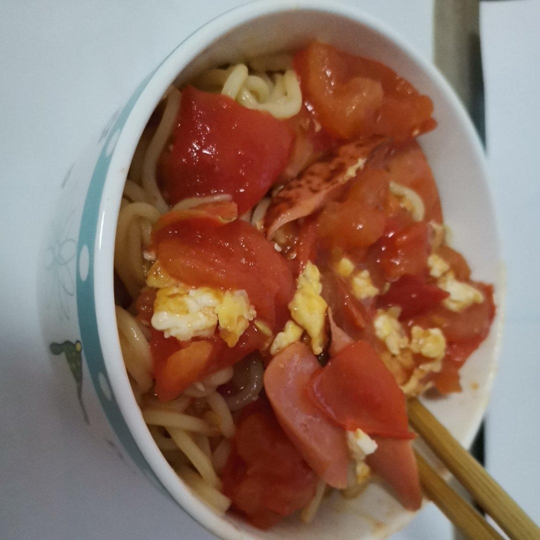 五分钟搞定❗️好吃到舔盘茄汁火腿鸡蛋焖面