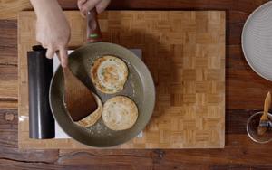 【葱油饼】假期好好做早餐，4步吃上香脆葱油饼！的做法 步骤4