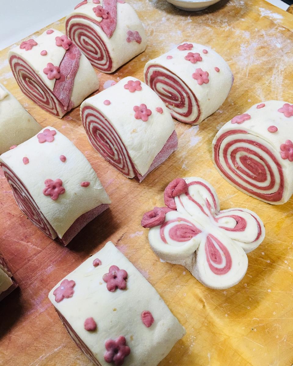 乐天随风做的花纹馒头3花朵