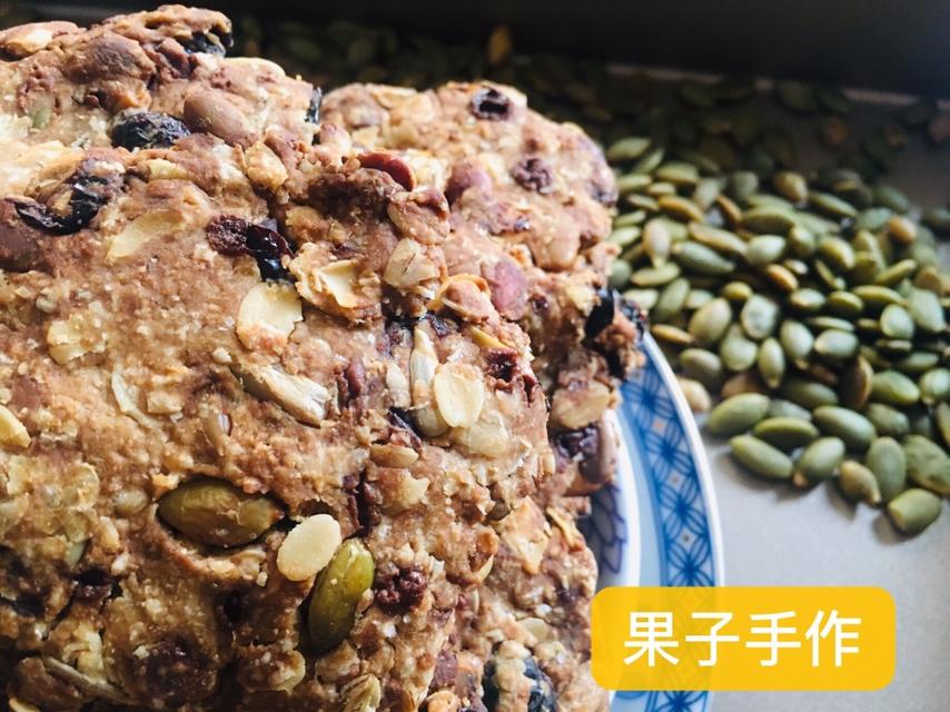 素食:有机燕麦芝麻大饼干