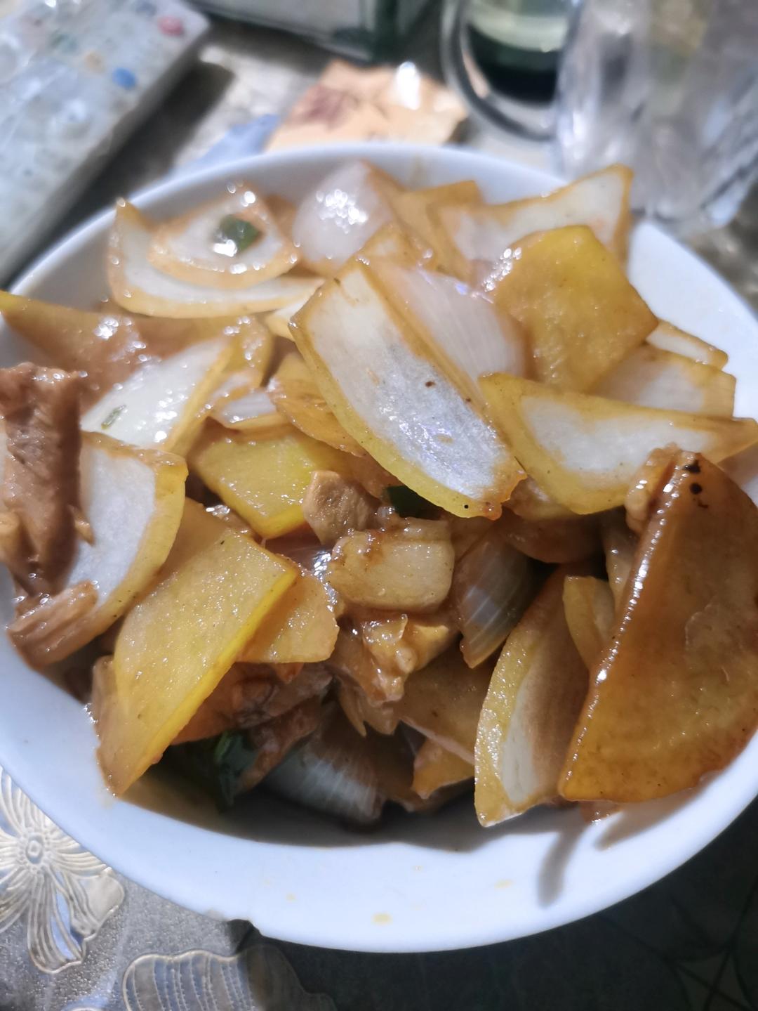 土豆洋葱炒肉（美味家常小炒，很下饭哦！）