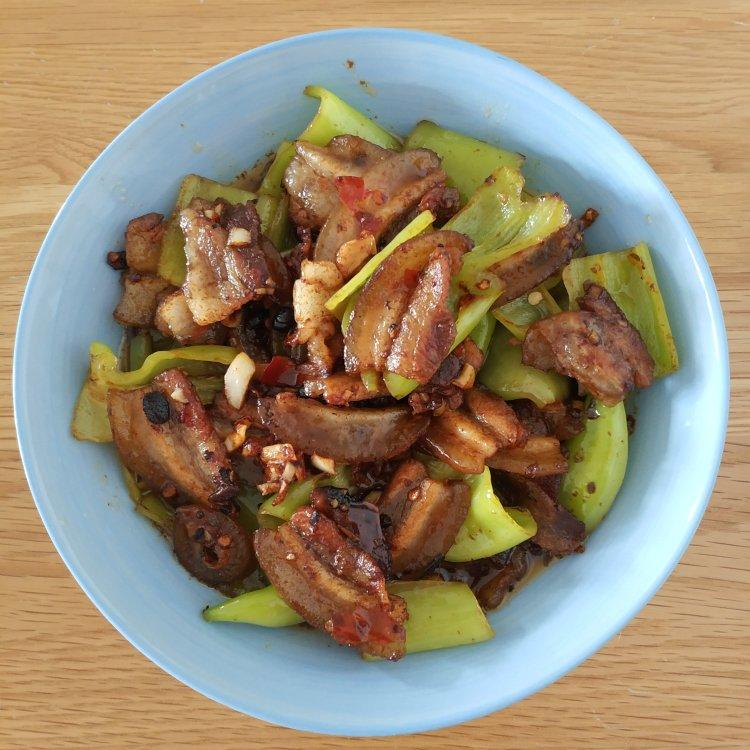 成都人家里的青椒回锅肉