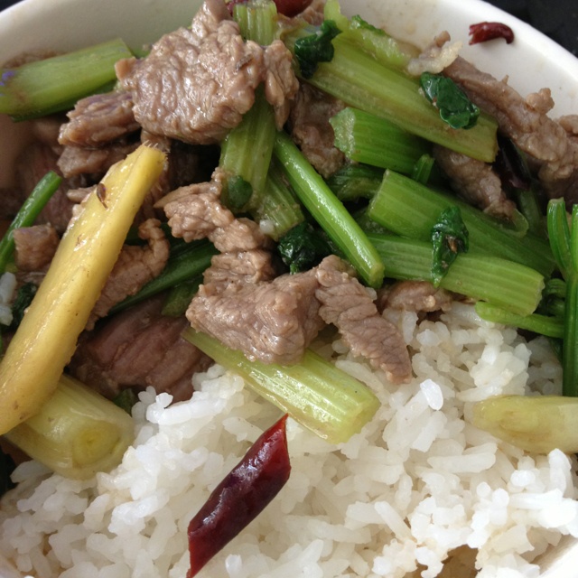 芹菜炒牛肉