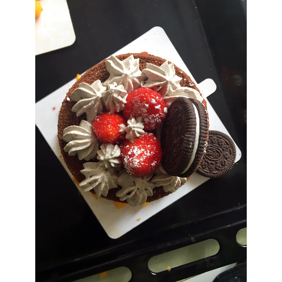 奥利奥咸奶油草莓蛋糕