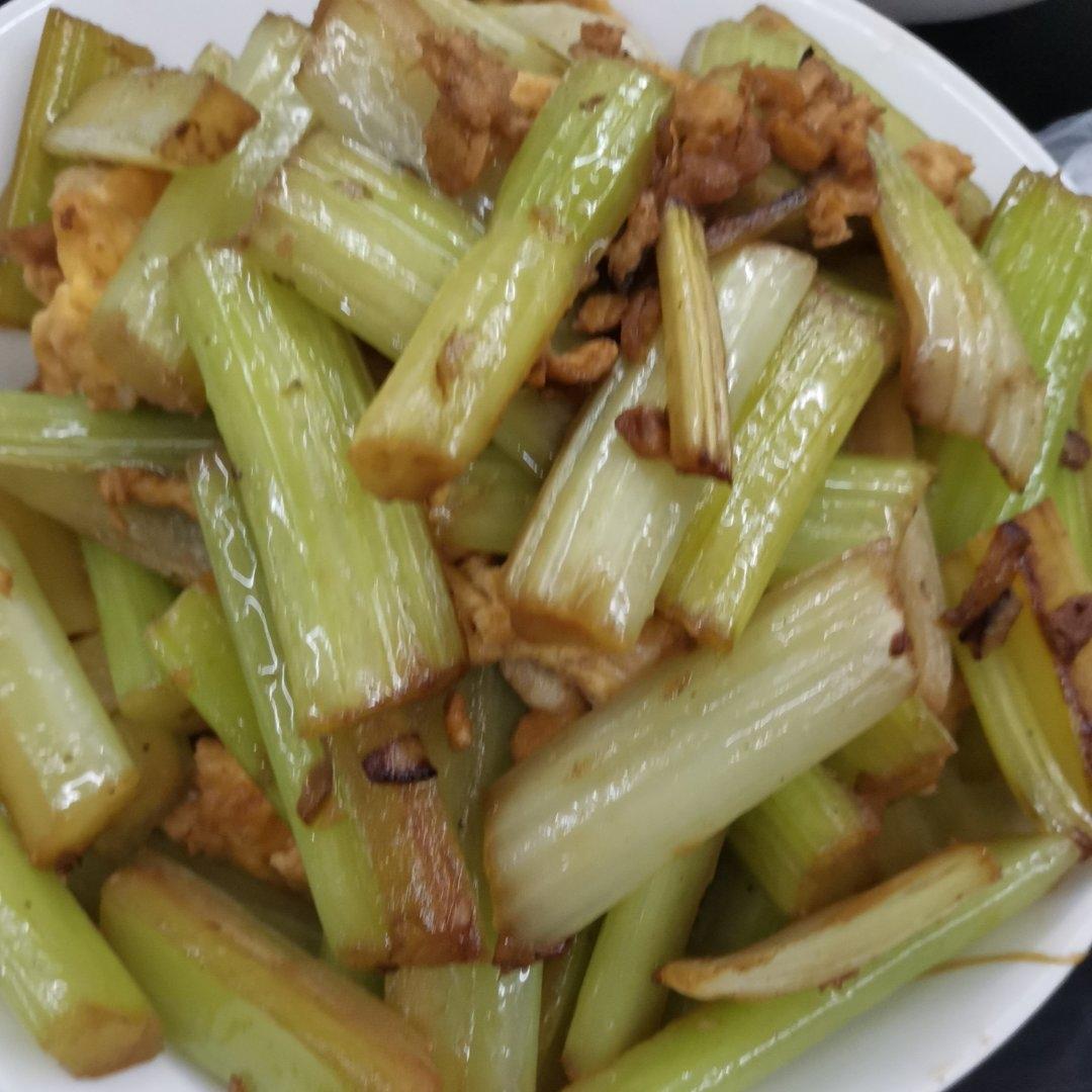 芹菜炒鸡蛋