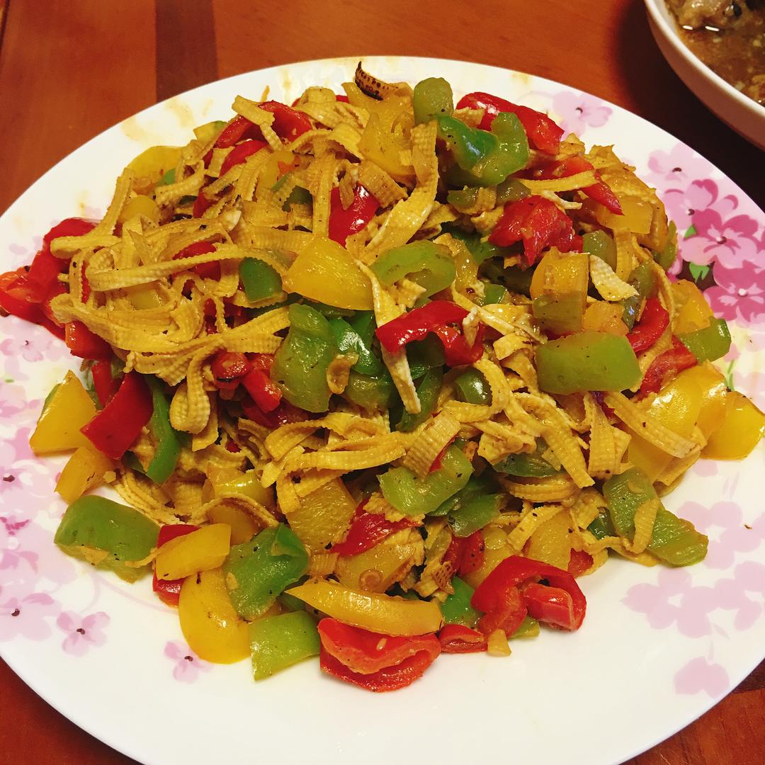 三色彩椒炒豆丝的做法