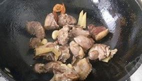香菇烧鸭肉的做法 步骤4
