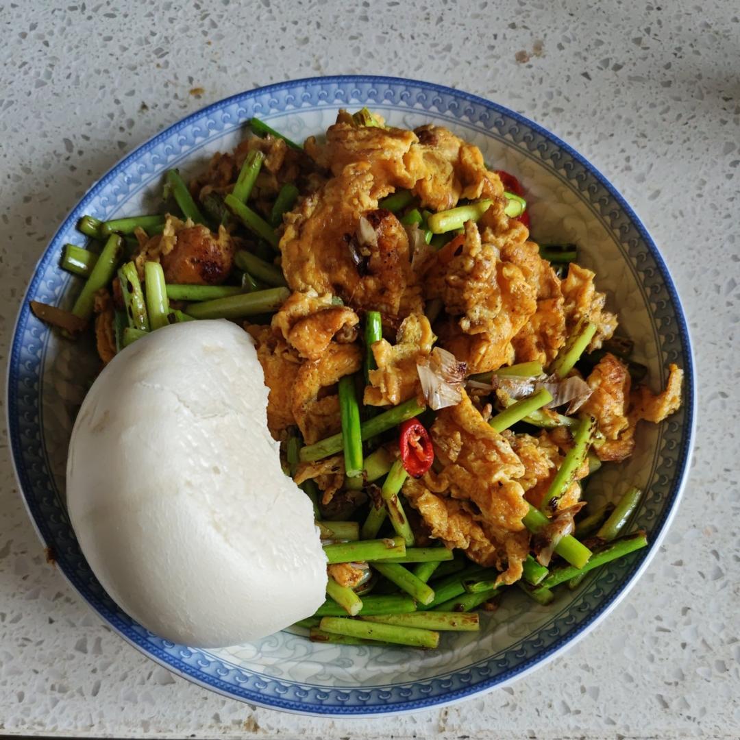 两分钟做好蒜苔炒鸡蛋