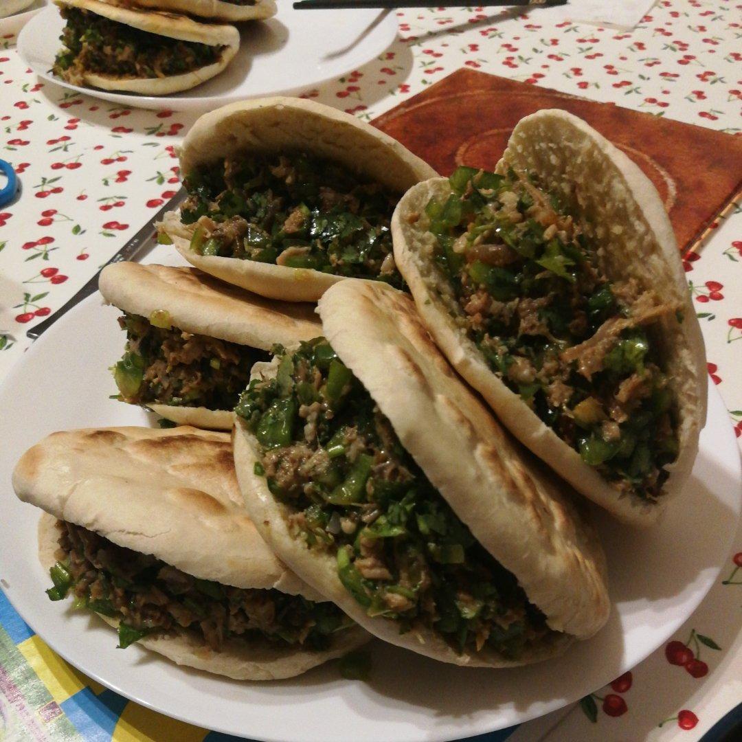 肉夹馍，白吉馍