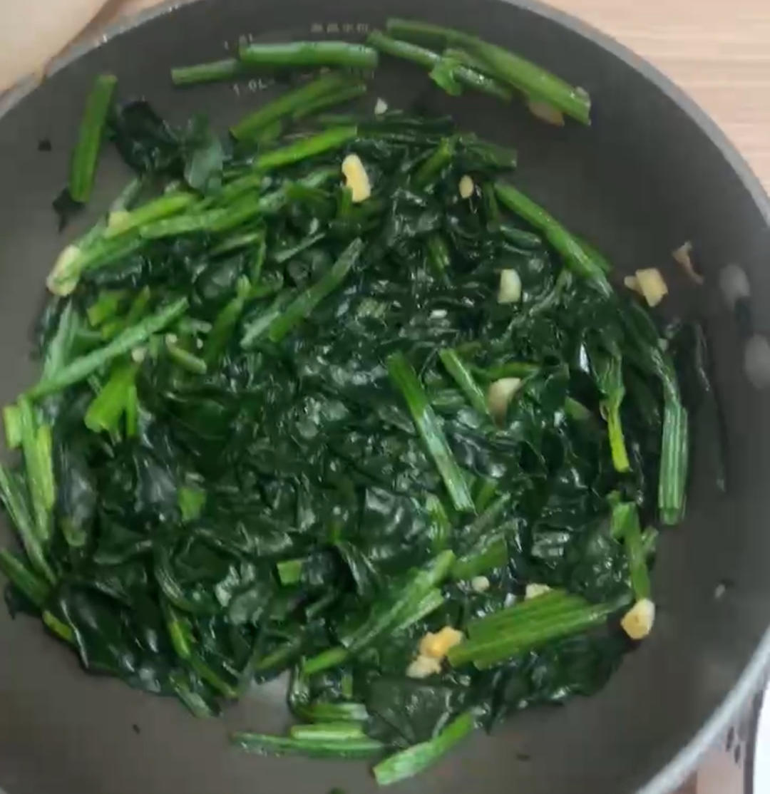 不涩口又嫩的清炒菠菜