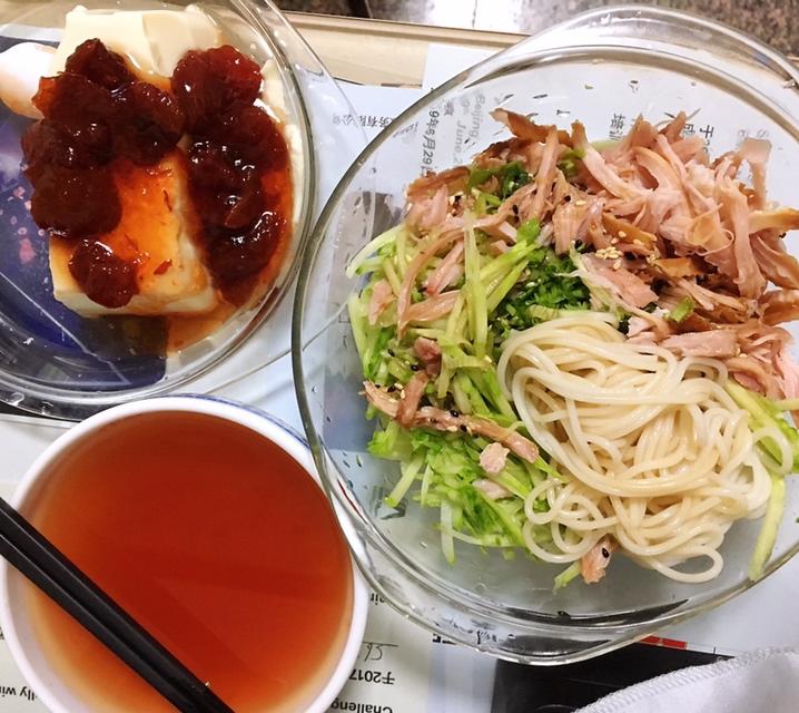 藤椒鸡丝荞麦面