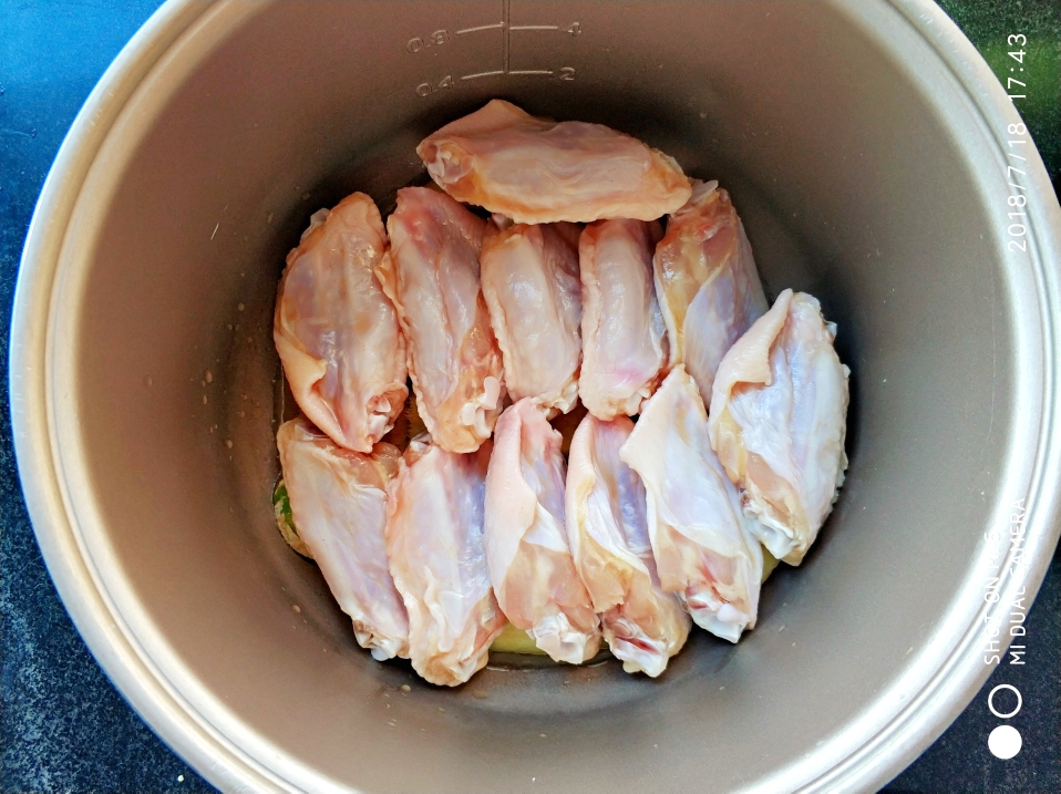 电饭锅版盐焗鸡翅的做法 步骤4